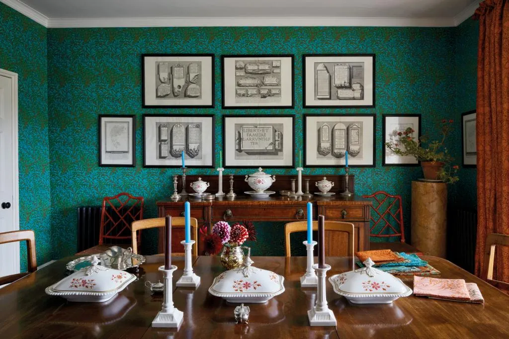 Morris_and_co_The_Queen_Square _Collection_11.jpg Morris_and_co_The_Queen_Square _Collection_11.jpg