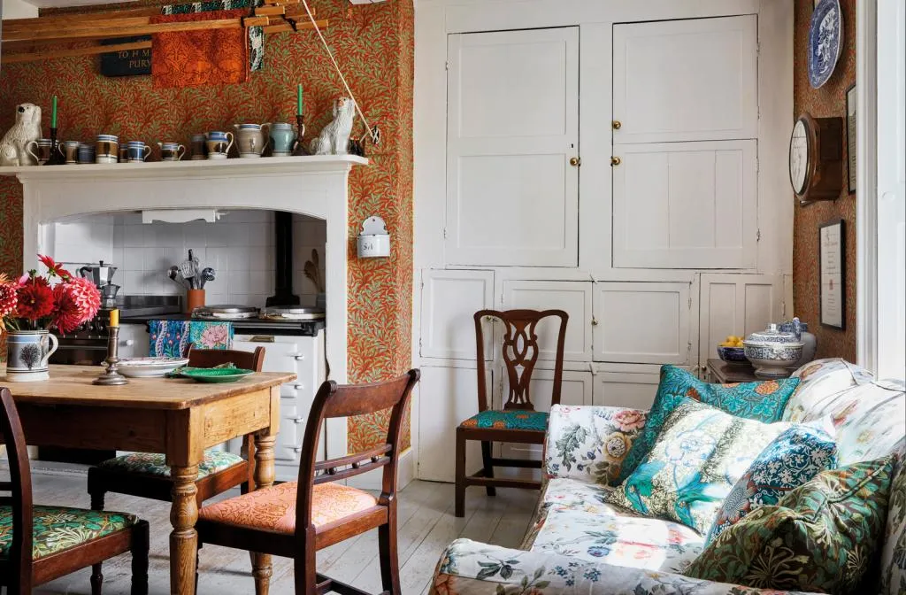 Morris_and_co_The_Queen_Square _Collection_21.jpg Morris_and_co_The_Queen_Square _Collection_21.jpg