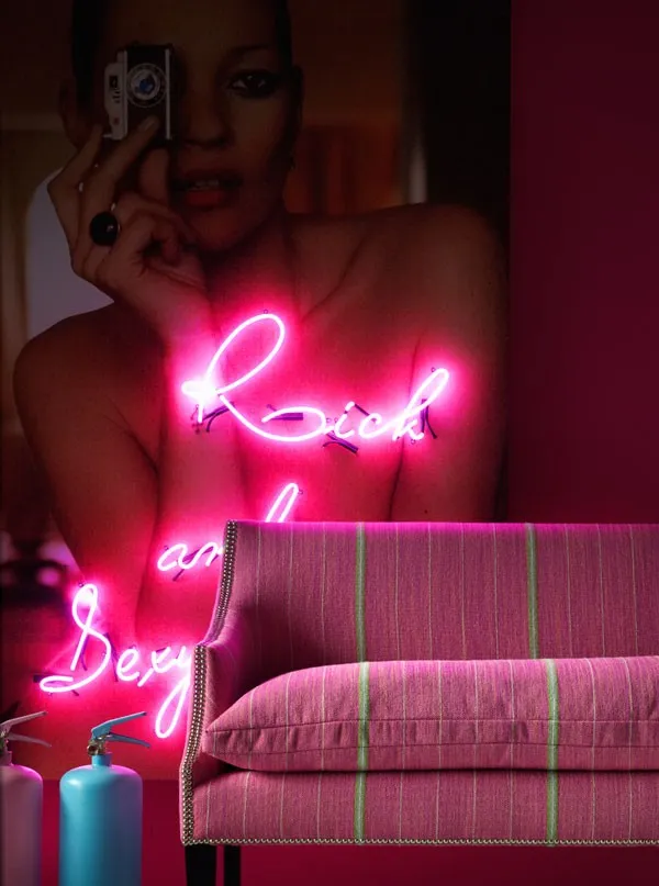 Ткань Andrew Martin Ipanema corumba_pink_fabric_on_leto_sofa_2