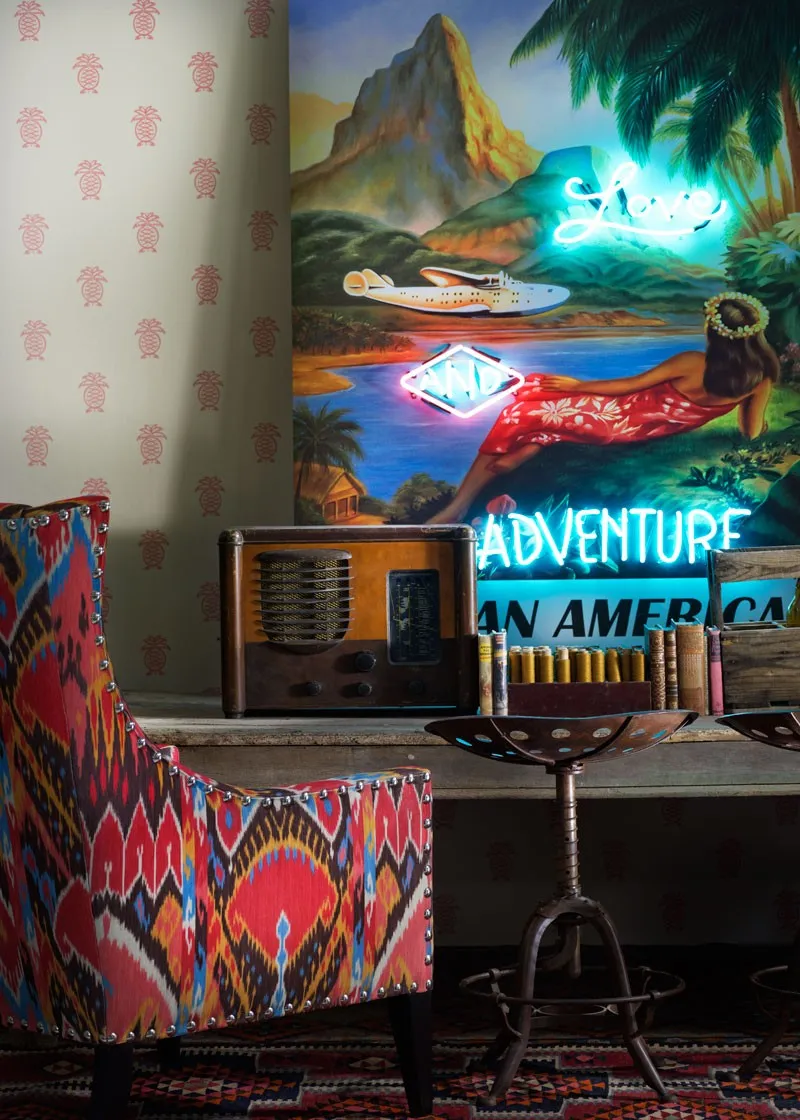 Ткань Andrew Martin Lost & Found columbus_coral_wallpaper_and_blanket_multi_fabric