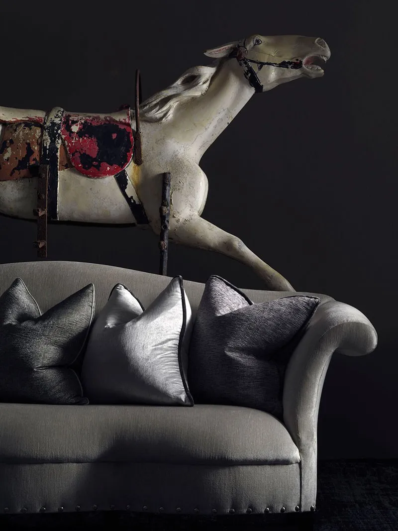 Ткань Andrew Martin Remix donald-sofa-upholstered-in-stardust-silver-velvet