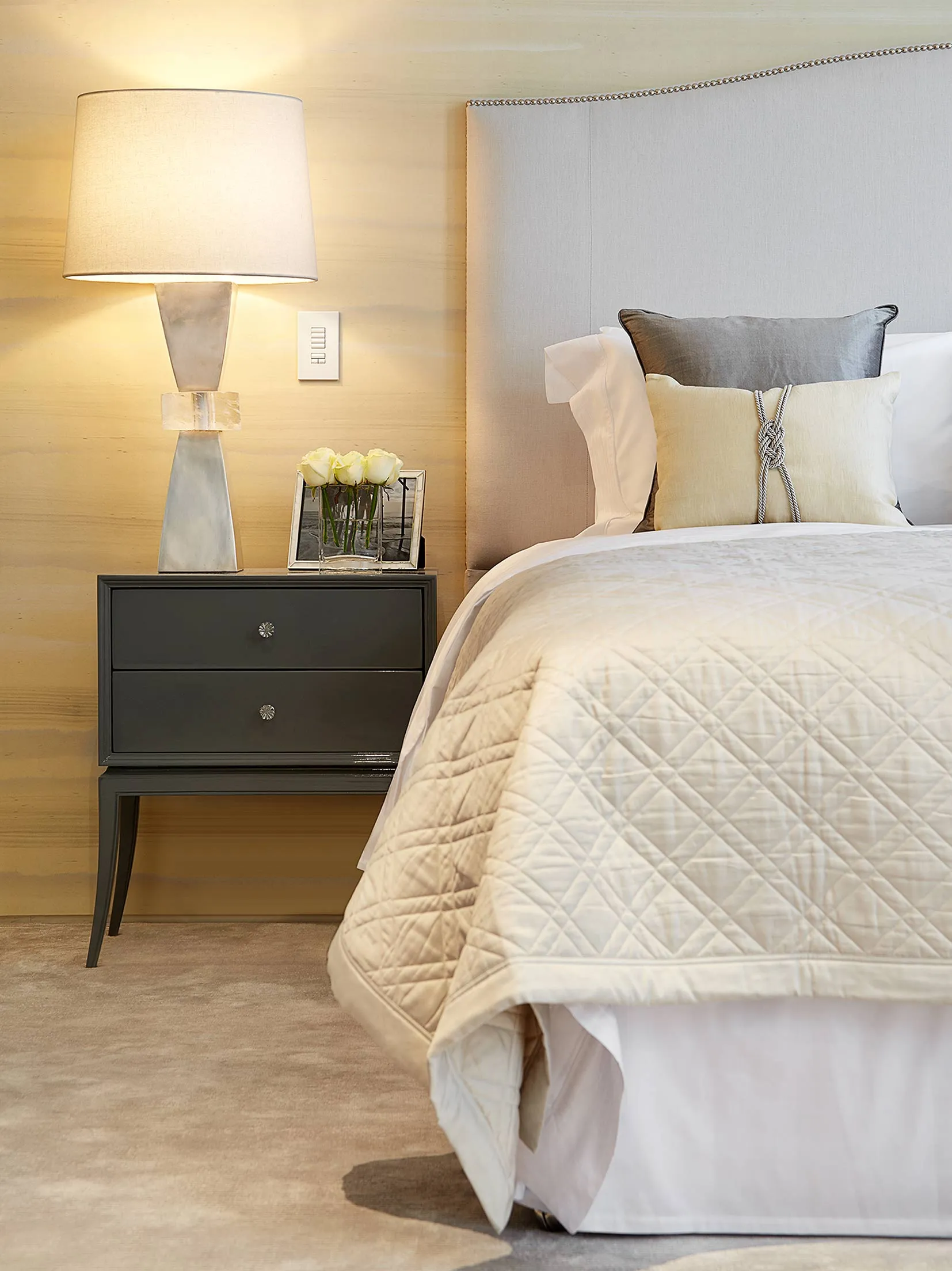 Обои для стен Fromental Roomskins D006-traverrine-col-rhea-close-up