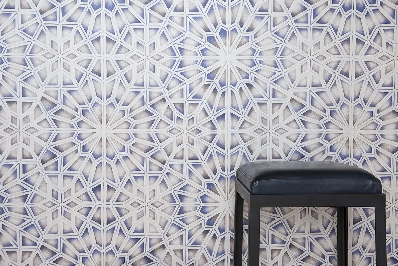 Обои для стен Fromental Serigraphe Z003-05-kaleidoscope-cobaltite-roomshot-low-res