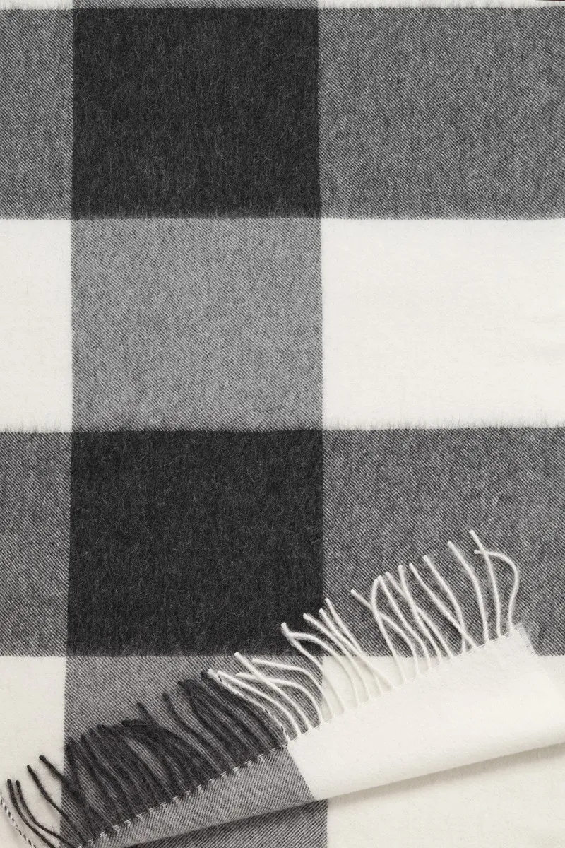 Plaids & bed spreads pl110