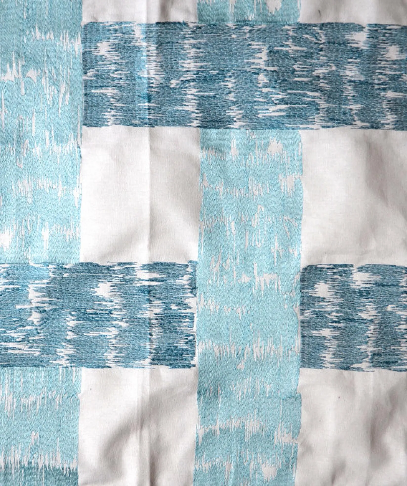 Ткань Thevenon Embroidered 1664652_caminos_brode_lagon