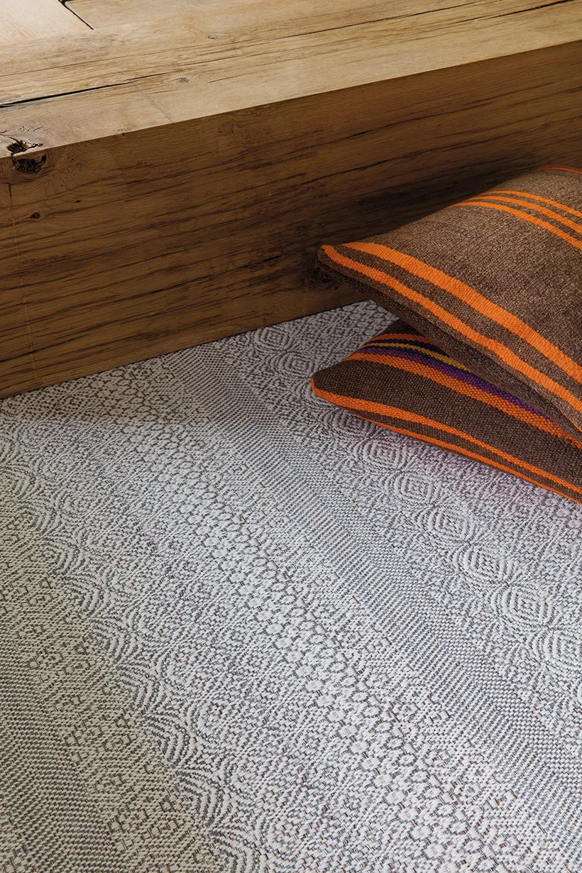 bo29763_cream-silver