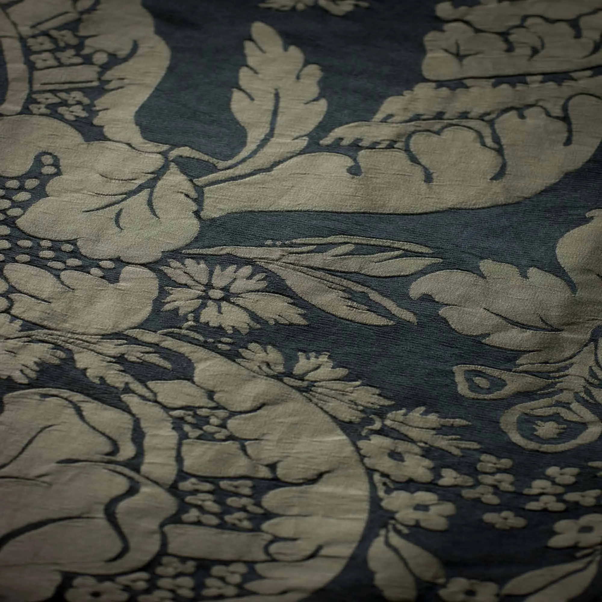 Ткань Beaumont & Fletcher Leonora Damask Leonora-nightshade