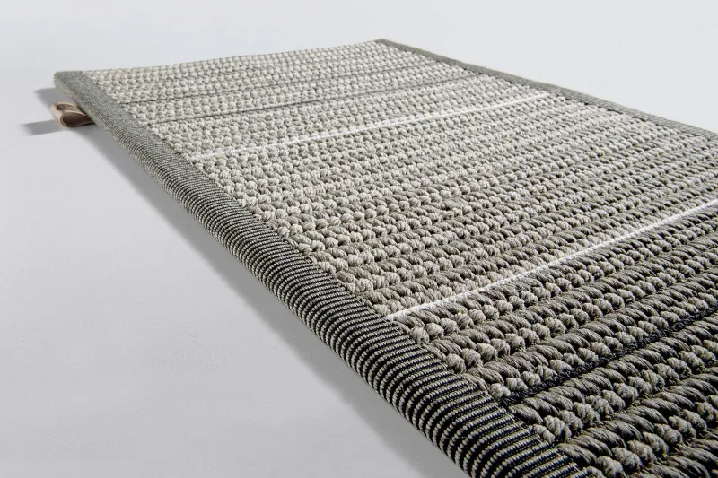 Patio_PT25322_Black-White