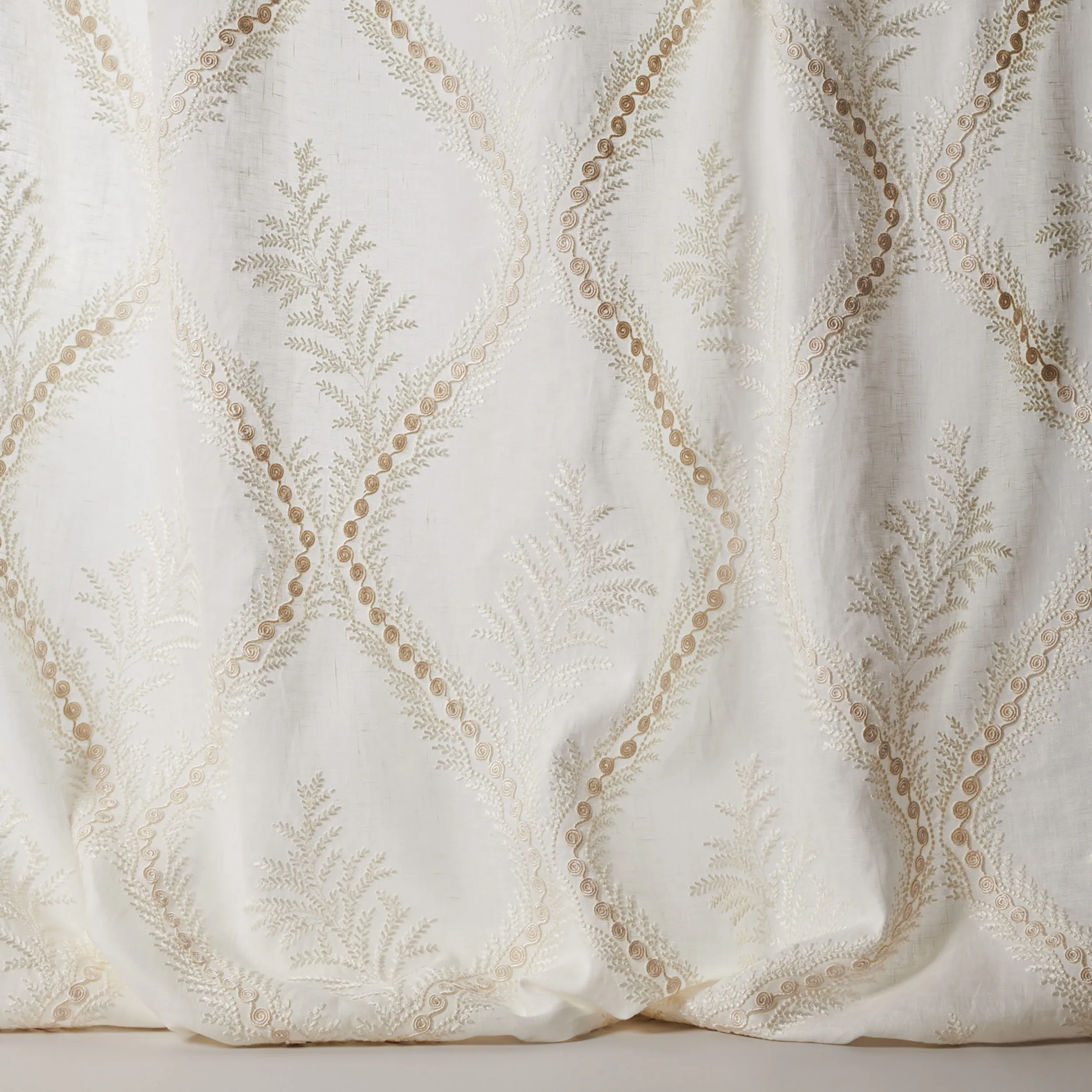 Ткань Colefax and Fowler Oberon Sheers F4711-01