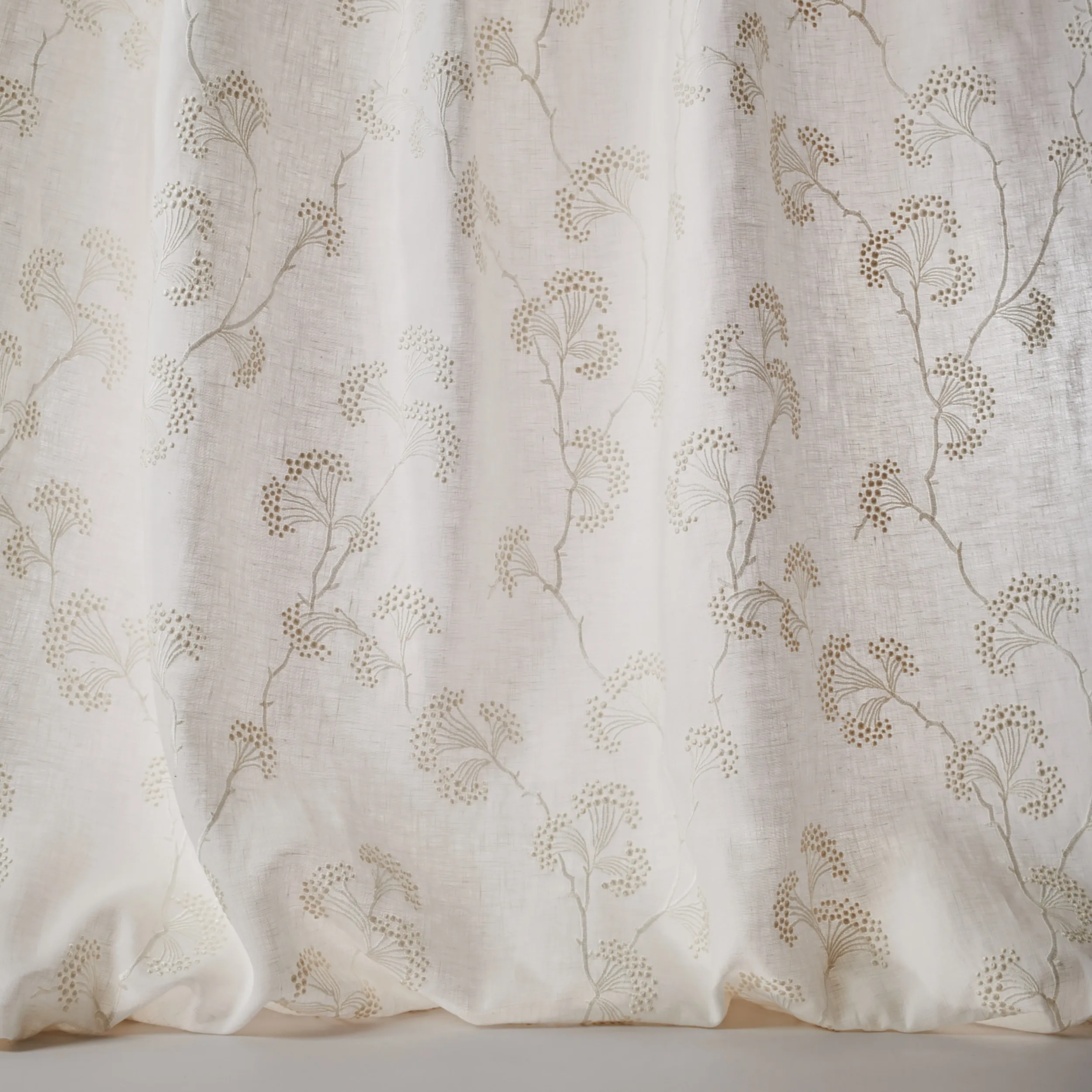 Ткань Colefax and Fowler Oberon Sheers F4712-01