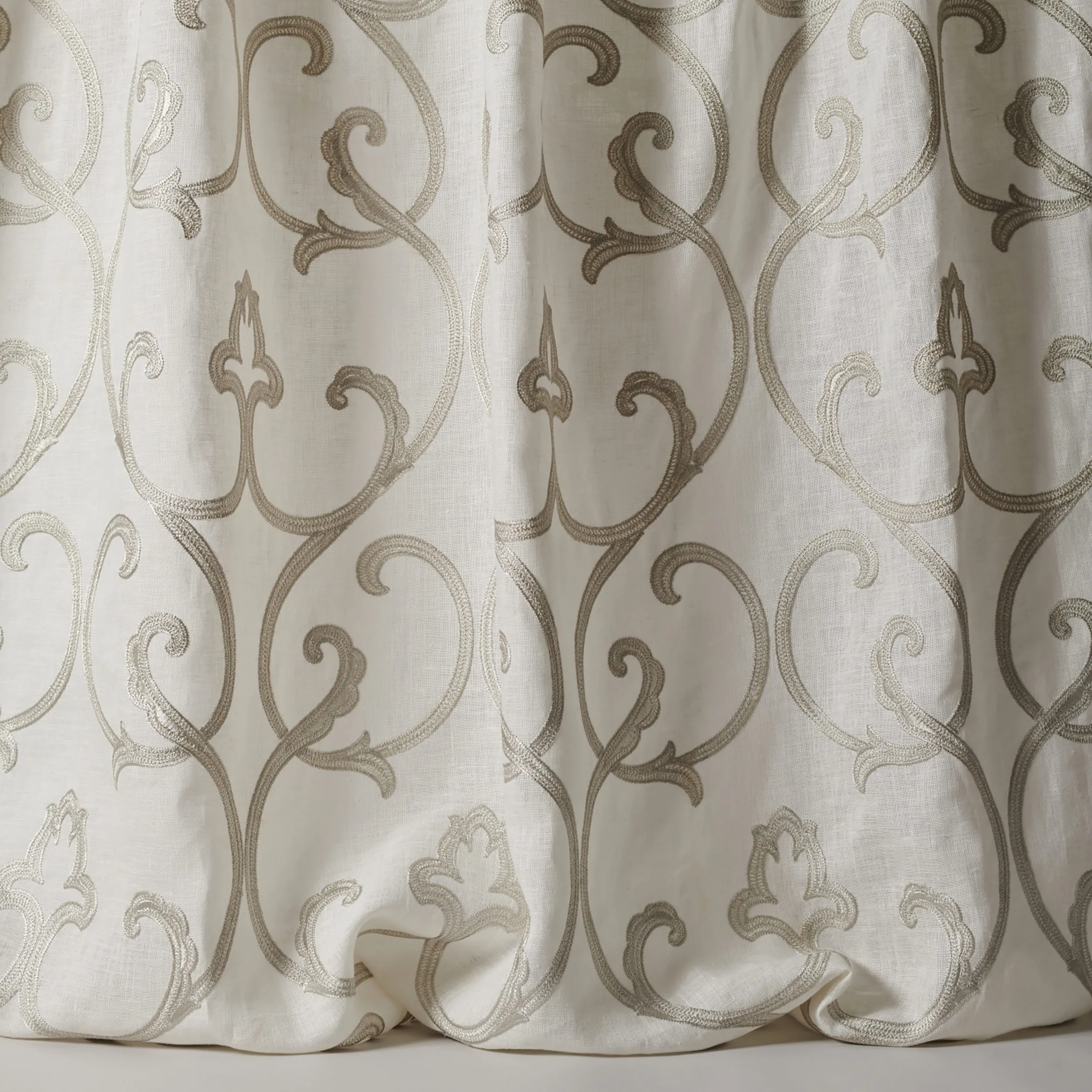 Ткань Colefax and Fowler Oberon Sheers F4713-01