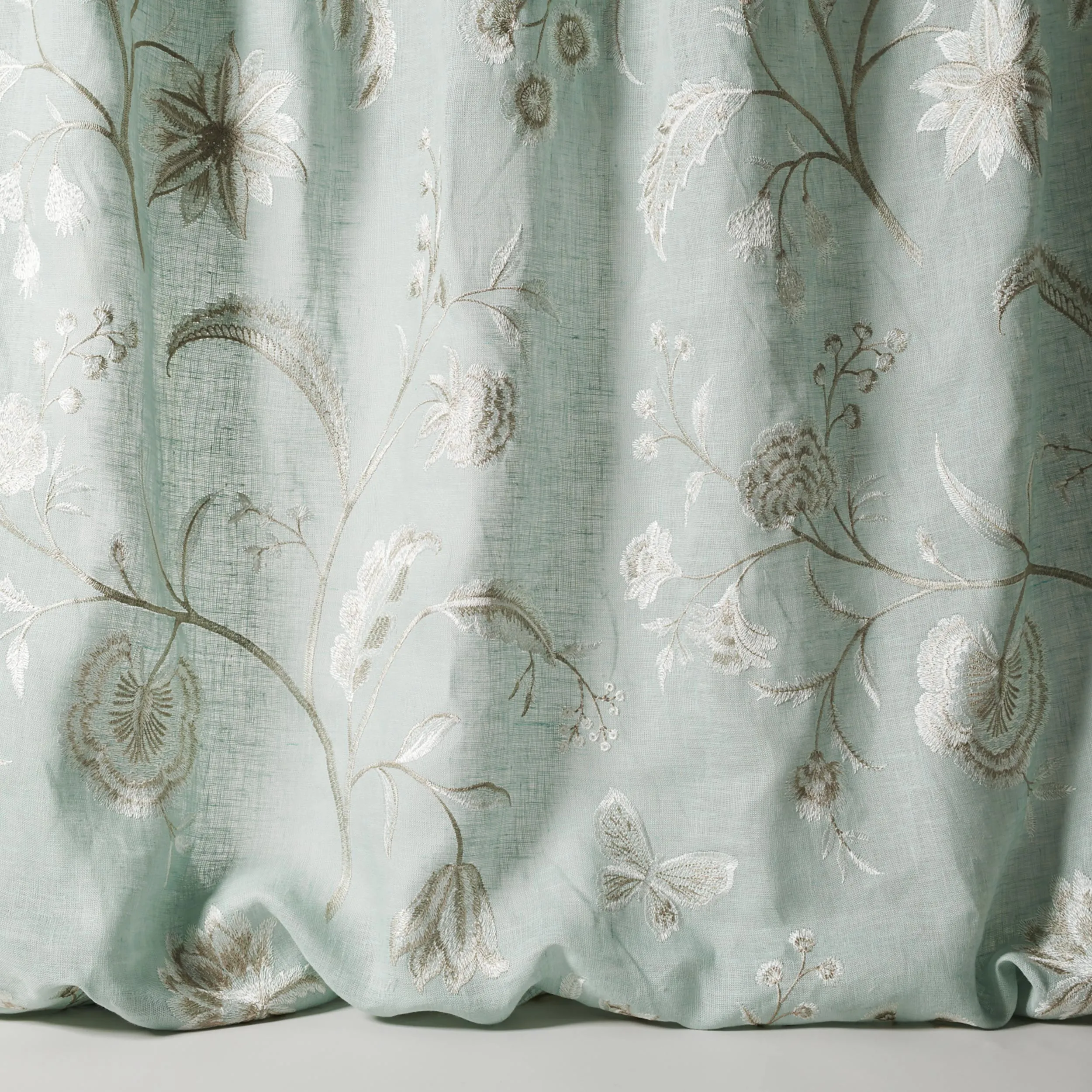 Ткань Colefax and Fowler Oberon Sheers F4716-01
