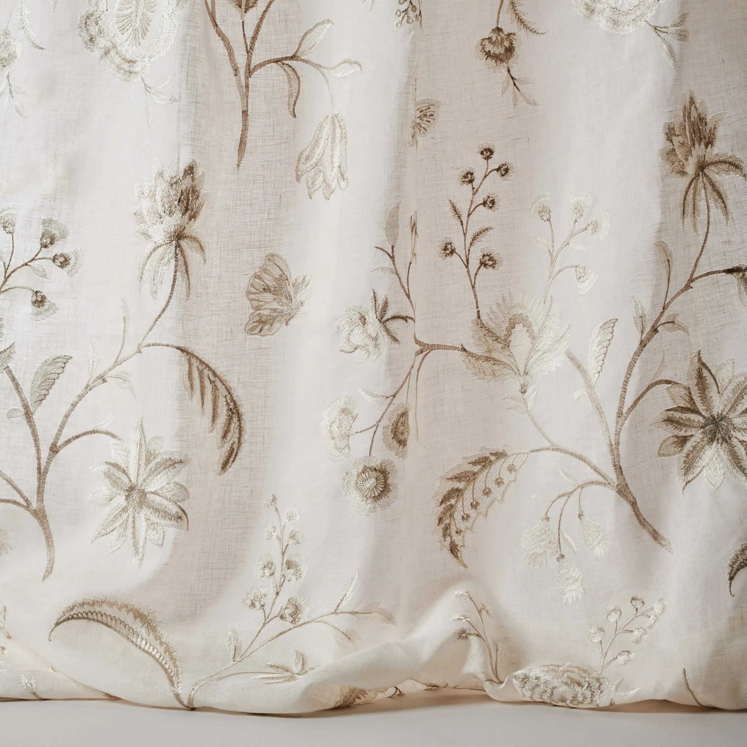 Ткань Colefax and Fowler Oberon Sheers F4716-02