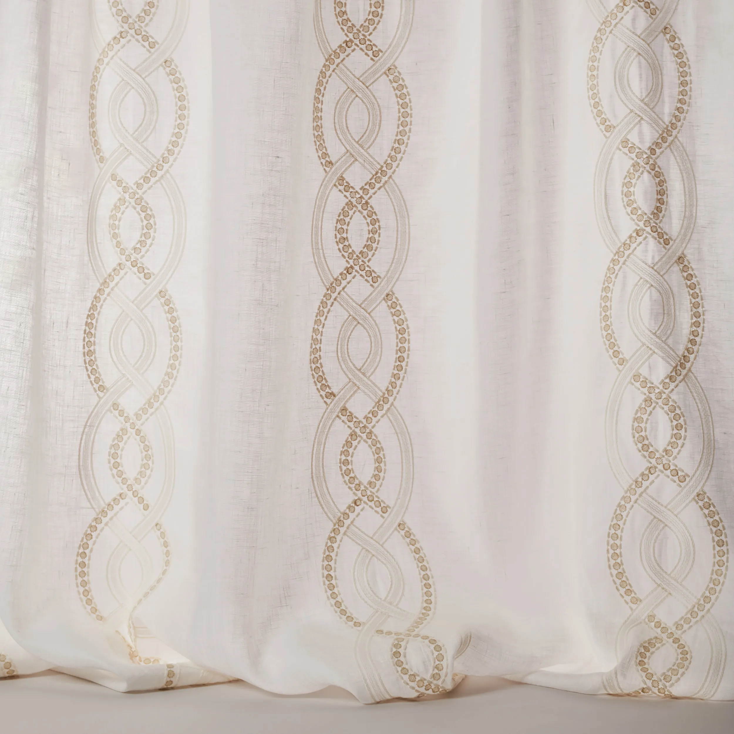 Ткань Colefax and Fowler Oberon Sheers F4734-01
