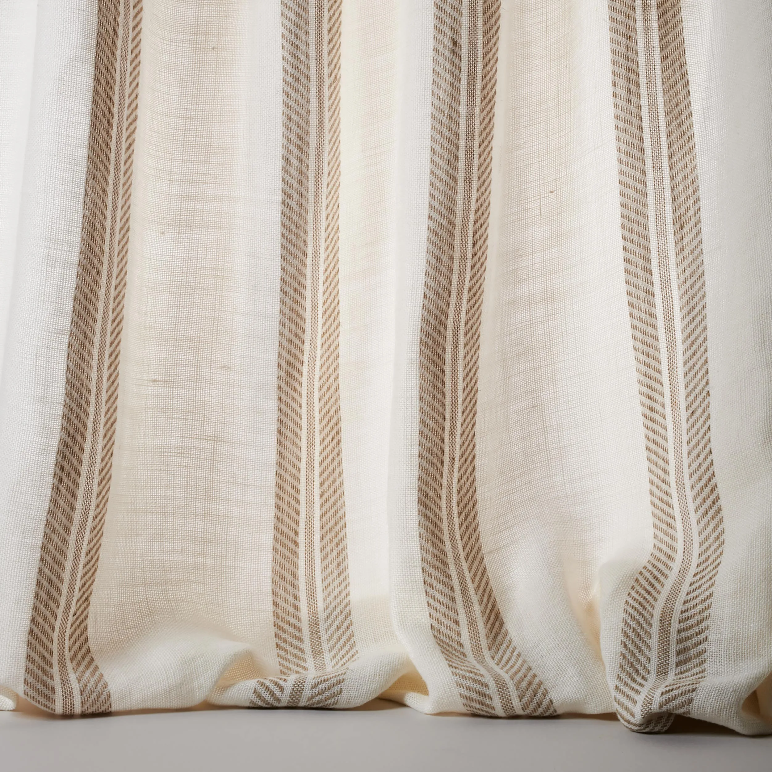 Ткань Colefax and Fowler Oberon Sheers F4736-01