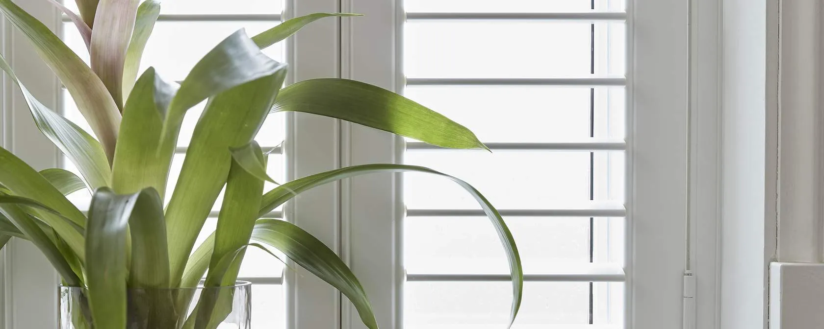 Жалюзи горизонтальные faux-wood-shutter-ins.2e1