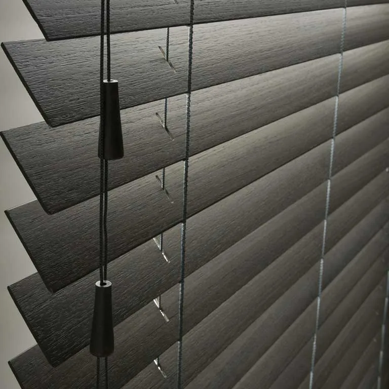 Жалюзи горизонтальные veniwood-graffiti-01