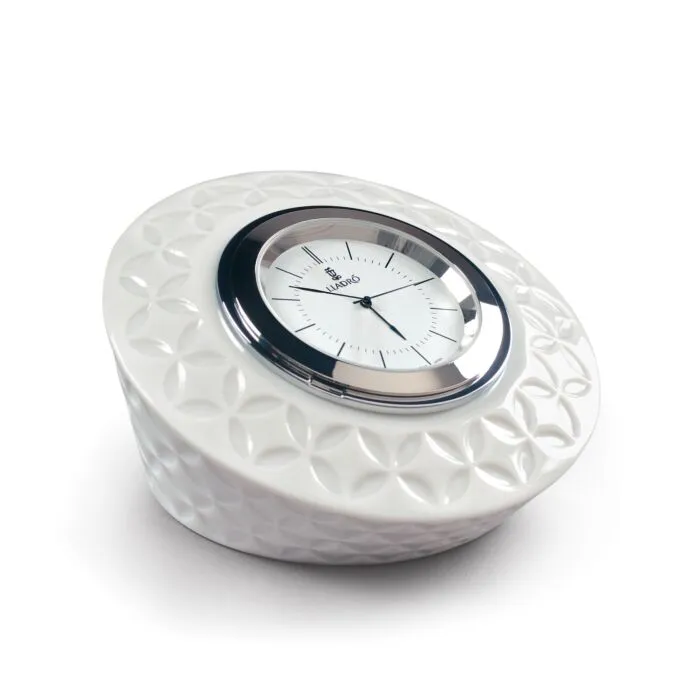 Infinite Round Clock