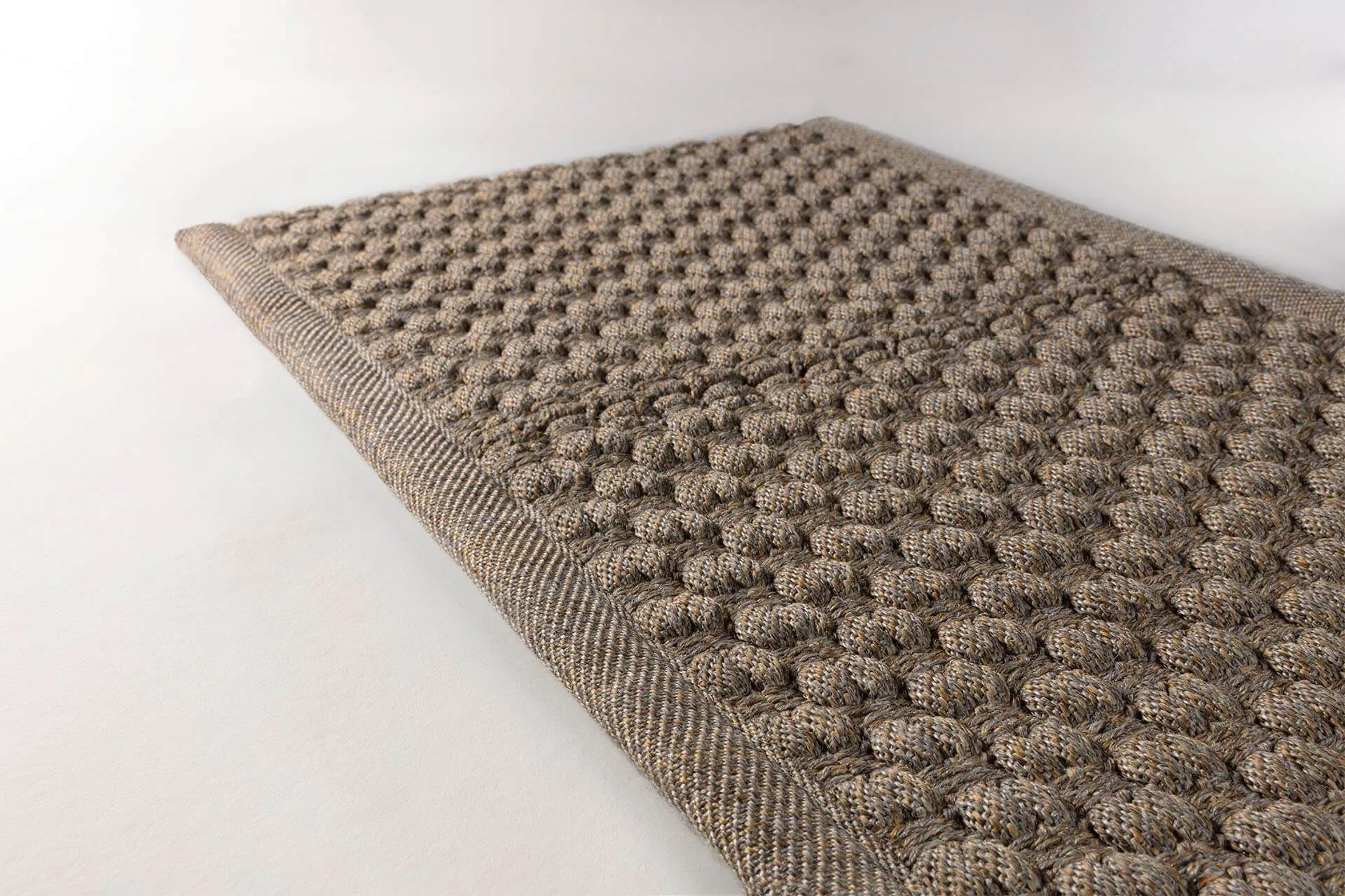 PBN062_Amber_Corner_SV