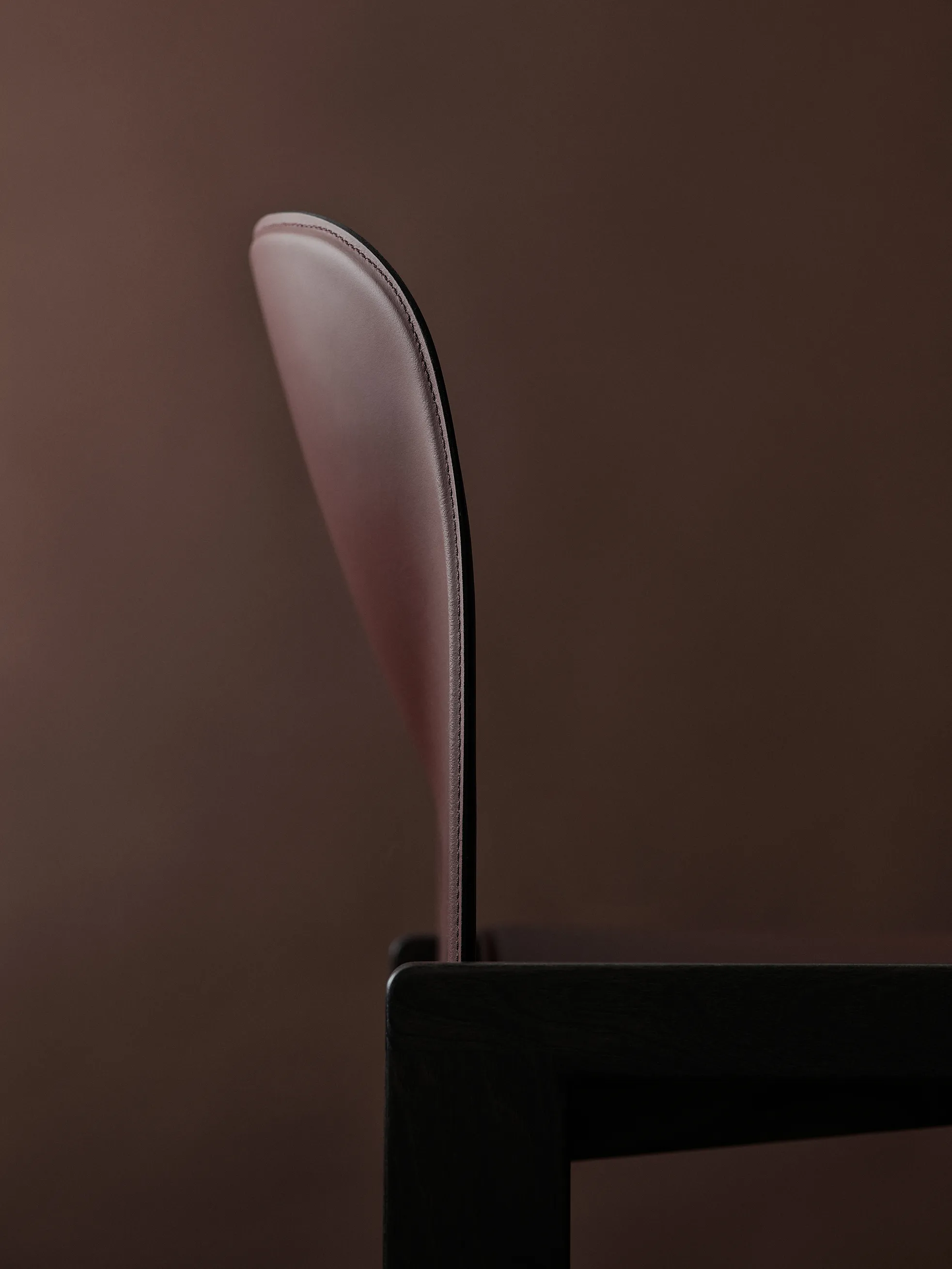 Кресло Scarpa_121 Chair_Mocca stained ash_Moka leather_Packshot #10