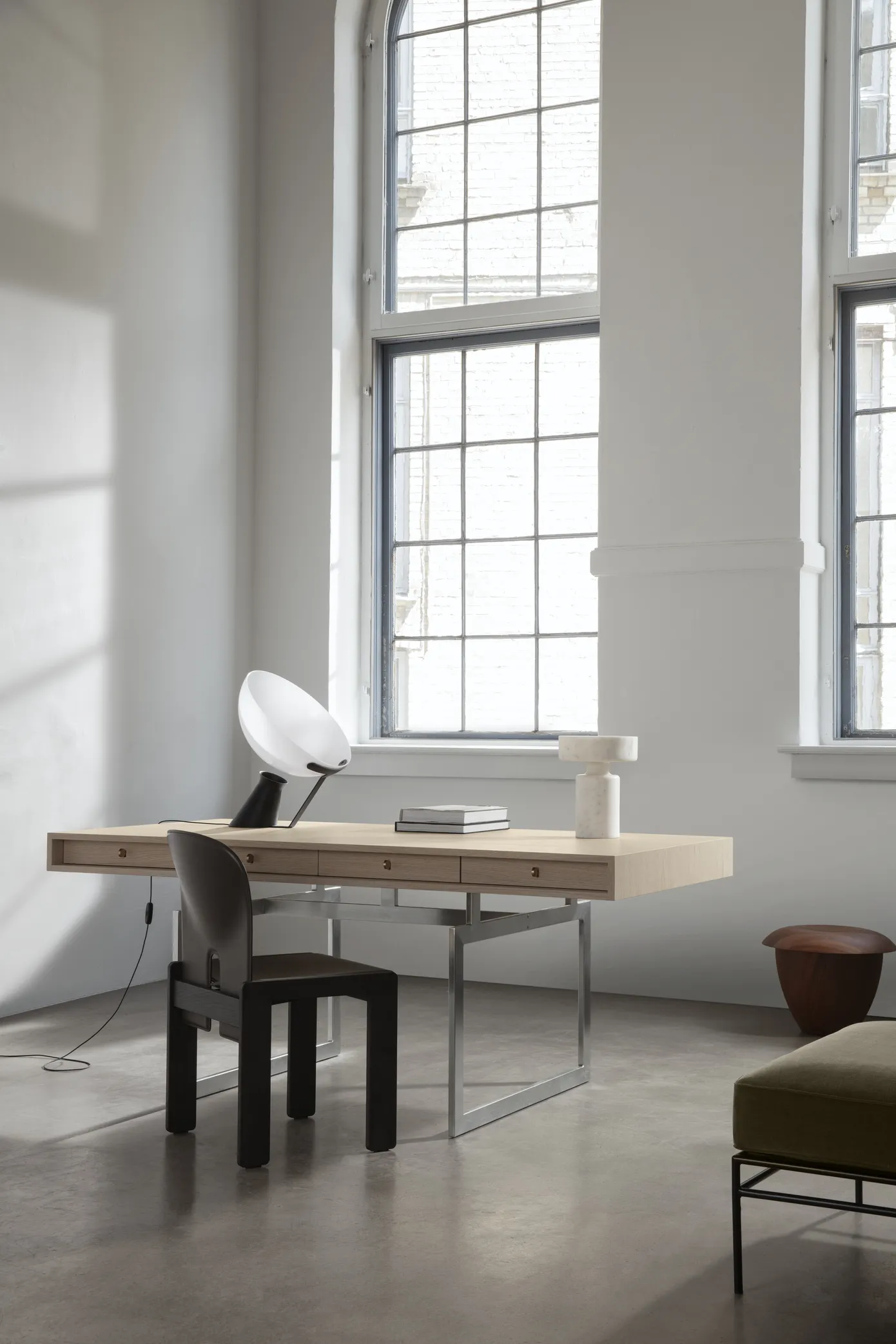 Кресло Scarpa_121_Chair_Mocca stained Ash_London Leather_Packshot #4