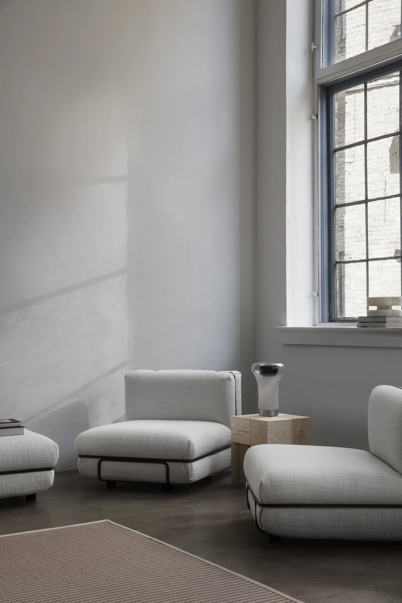 Кресло GB_Lounge_Chair_Tensing_Bianco_Packshot_Angle #3