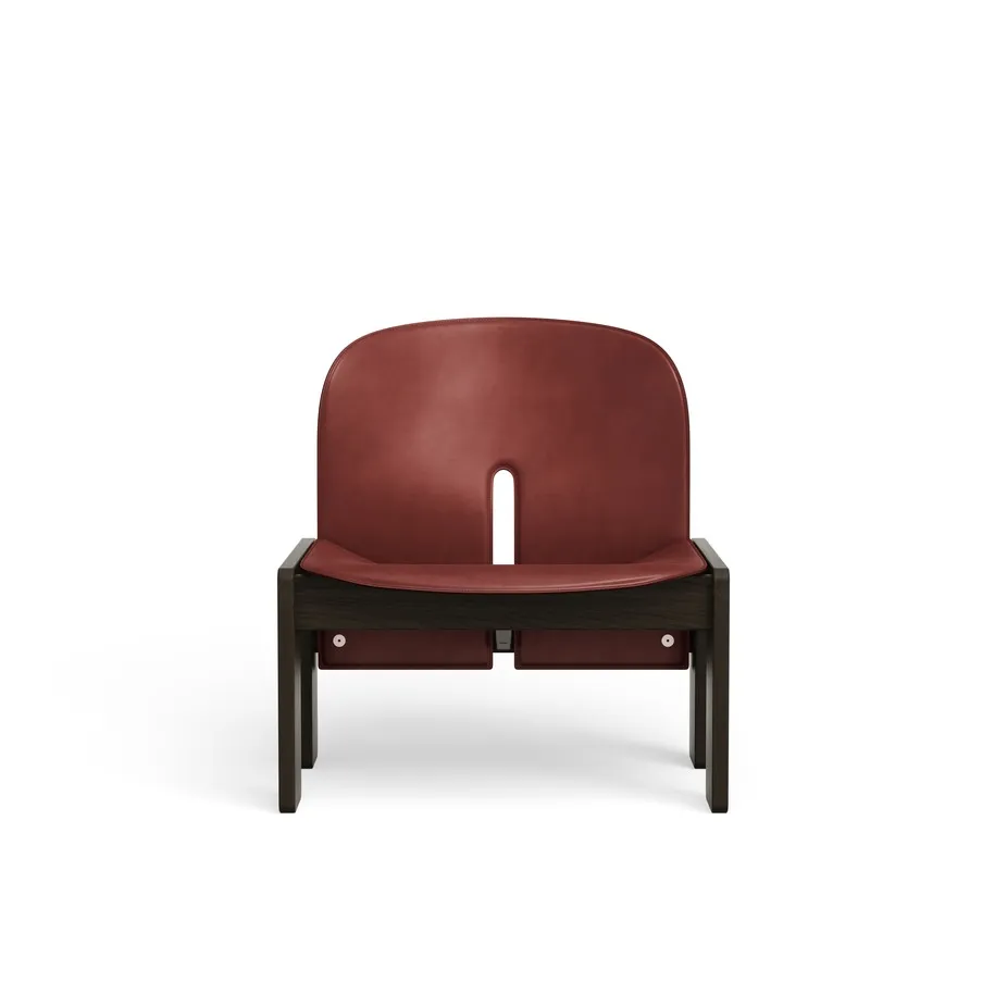 Кресло Scarpa_925_Lounge Chair_Mocca stained ash_London leather_Packshot